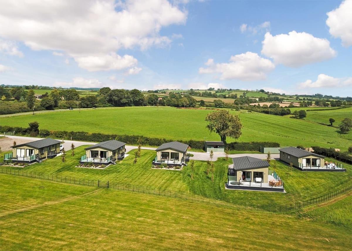 Pilton Midsomer Lodges מראה חיצוני תמונה